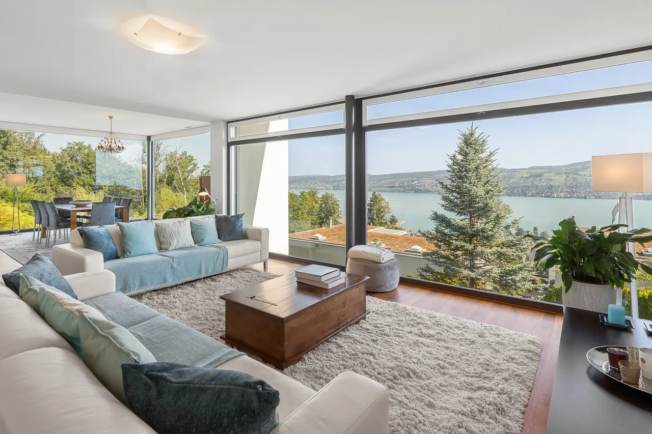Immobilienfotograf Berlin - Wohnzimmer mit Seesicht Immobilienfotograf Berlin - Wohnzimmer mit Seesicht
